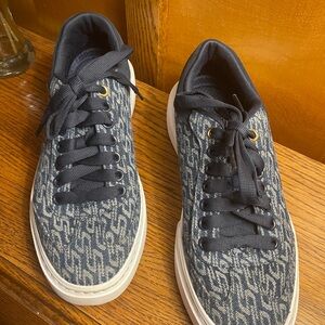 Skechers SKX size 8 sneakers